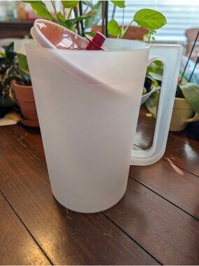 Vintage Tupperware Juice Pitcher With Red Seal Lid 1416-4 Made In USA